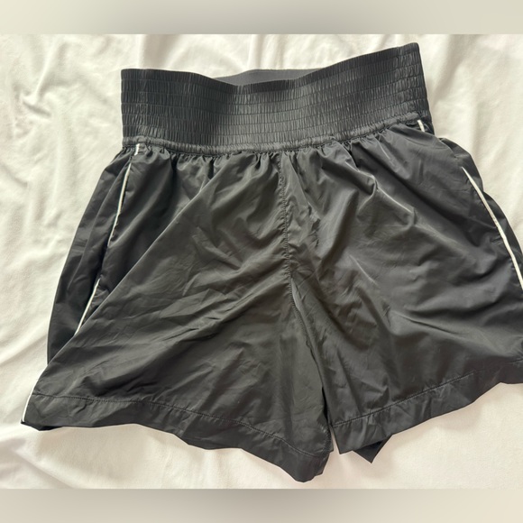 Lululemon Stretch Satin Nylon Super-High-Rise Short 5" - Picture 3 of 5